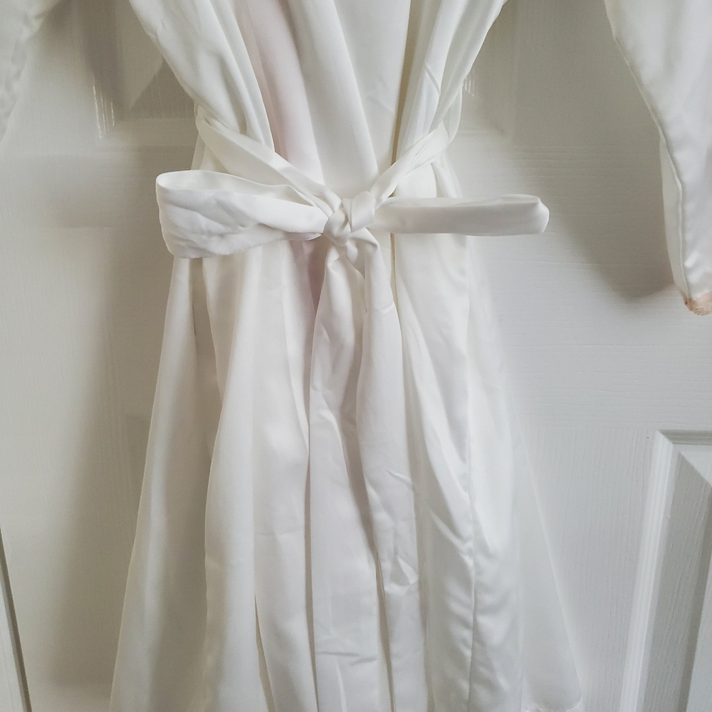 "Mrs." Bride Robe Set - Picture 7 of 16